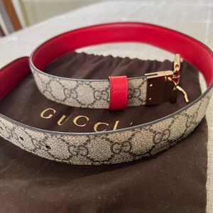 Gucci reversible red and iconic monogram belt